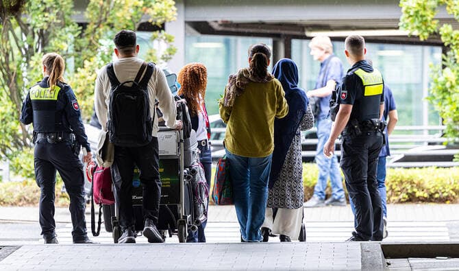 Germany negotiates with Taliban over refugees but denies 'legitimacy'