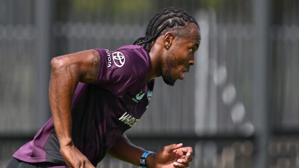 England’s Jofra Archer bowls during a practice session at Optus Stadium in Perth on November 19, 2025, ahead of the first Ashes cricket Test match between Australia and England. (Photo by AFP/File)