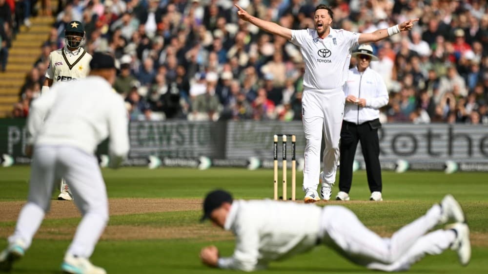 Pakistan collapse to 133 all out against England in third Test