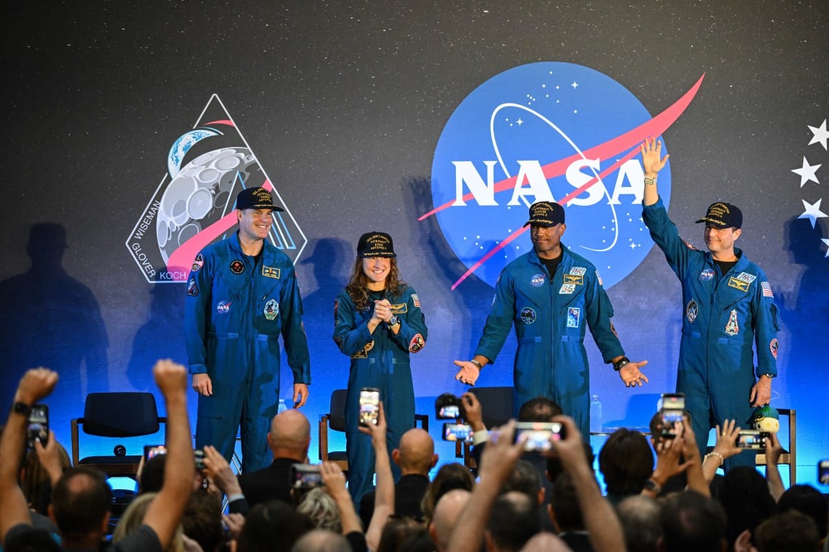 Artemis crew urges unity on 'lifeboat' Earth