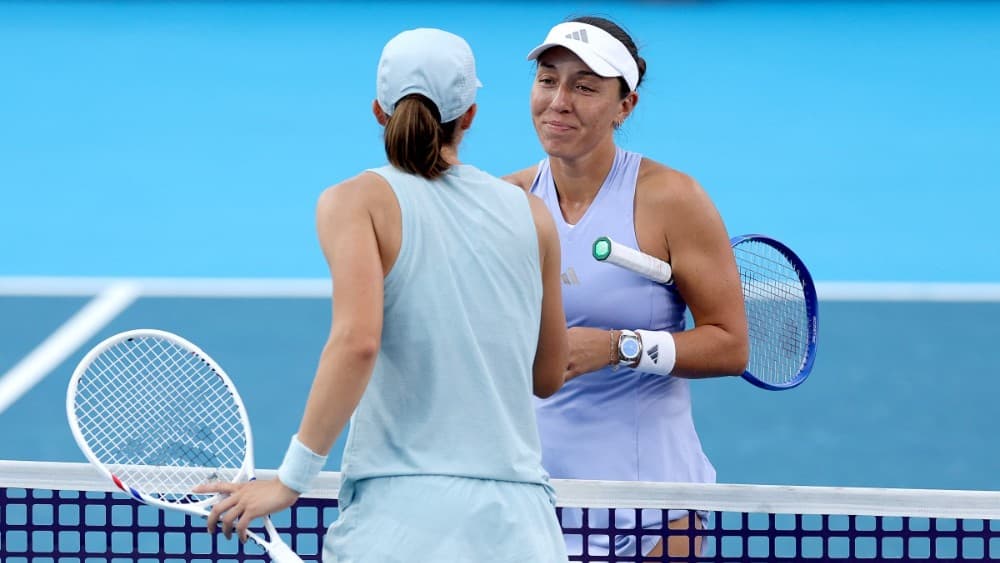 Iga Swiatek of Poland congratulates Jessica Pegula of the United States after their match during the Women's Semifinals on day twelve of the Cincinnati Open at the Lindner Family Tennis Center on August 22, 2026, in Mason, Ohio. (Photo: AFP)