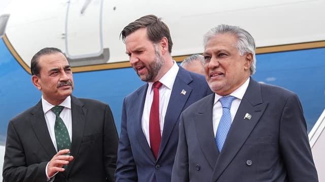 Pakistani military chief trying to save US-Iran talks: FT