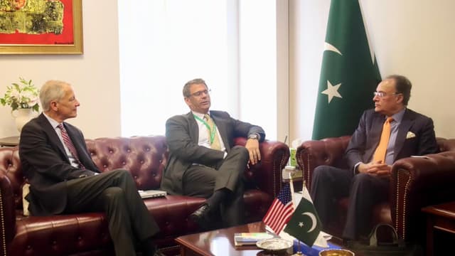 Pakistan eyes refinery modernization as finance minister meets Honeywell delegation