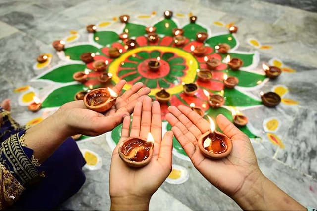 Pakistan extends Diwali greetings, reaffirms commitment to minority rights