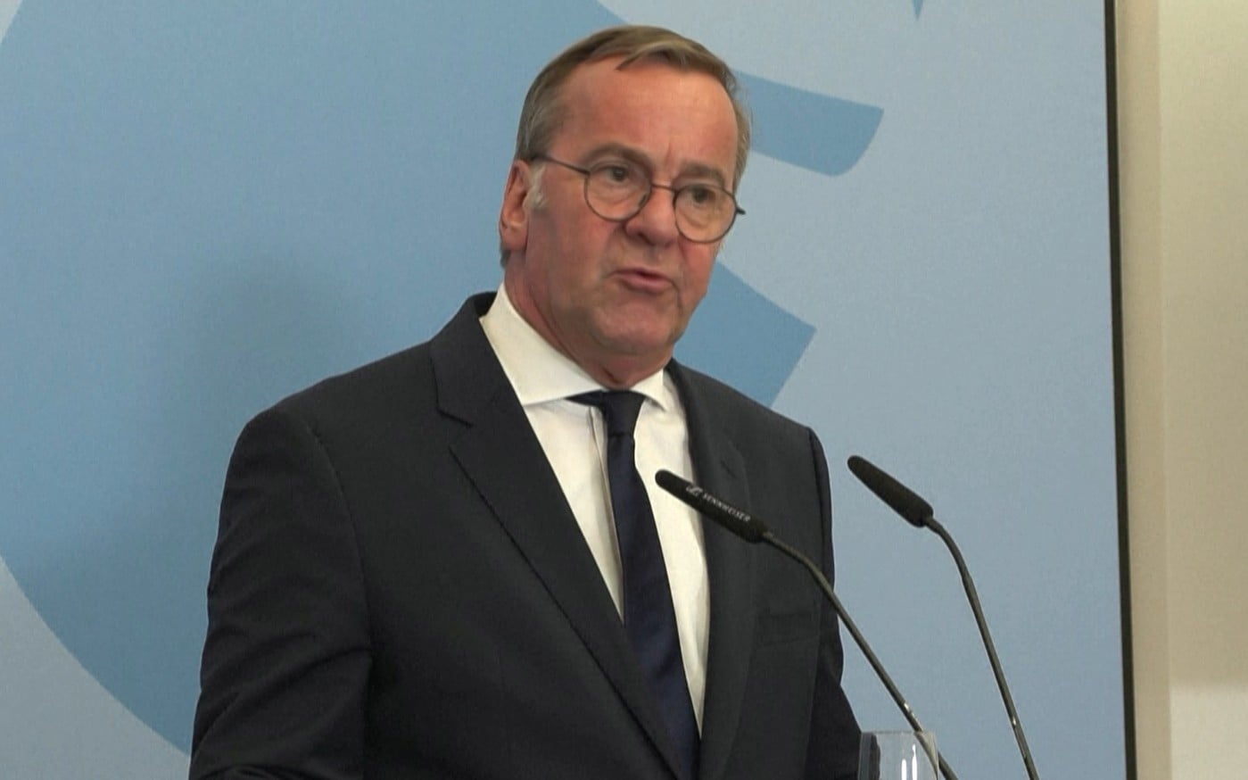 German defense minister raises alarm over possible far-right state govt