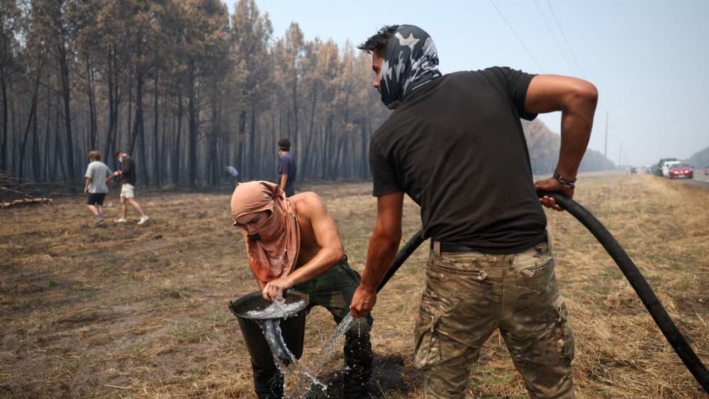 Over 200 firefighters battle blaze in southern France