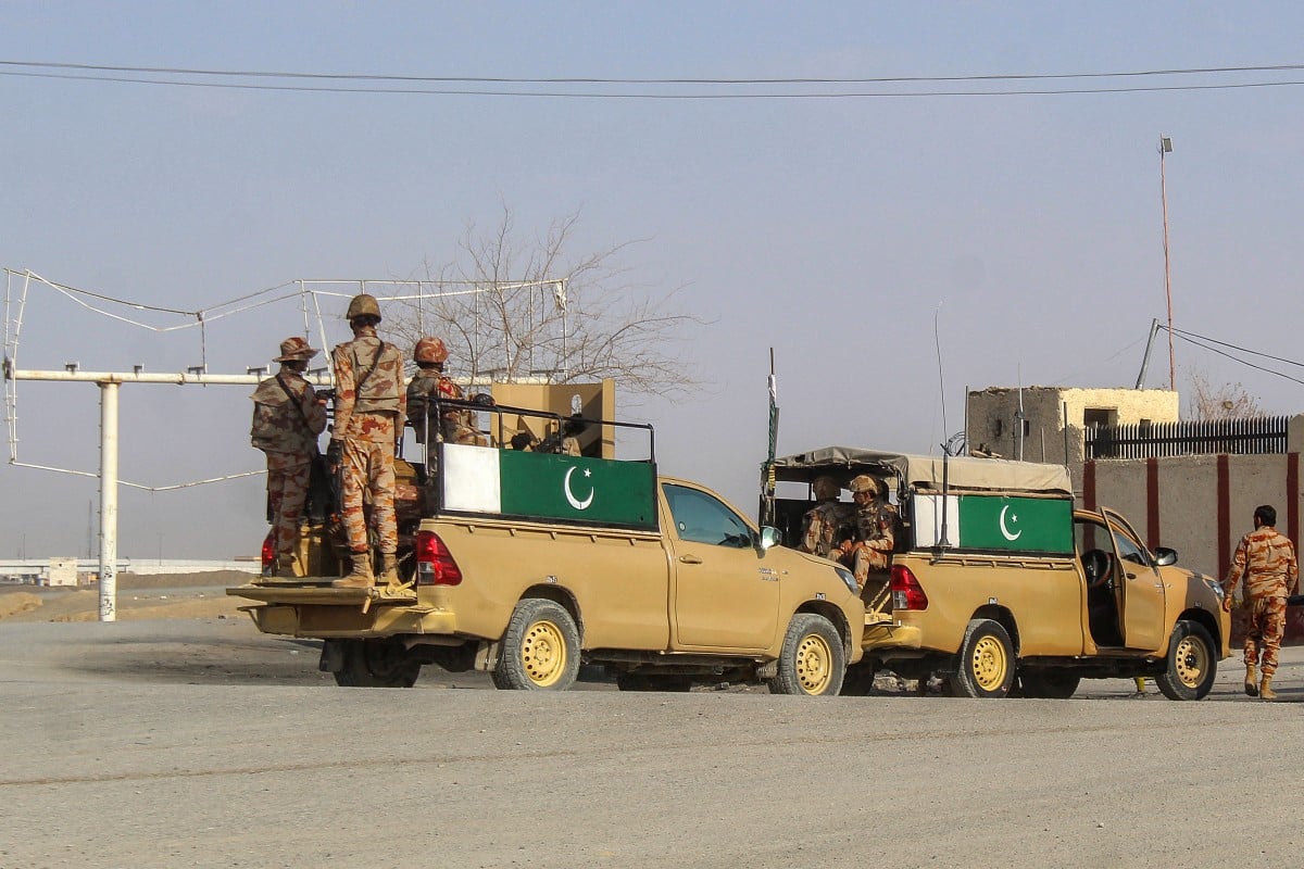 Pakistani soldiers patrol near the Pakistan–Afghanistan border crossing in Chaman on February 27, 2026, following overnight cross-border fighting between the two countries. (Photo: AFP)