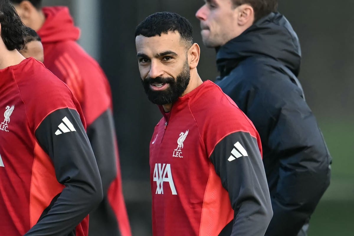 Van Dijk wants 'leader' Salah to stay at Liverpool