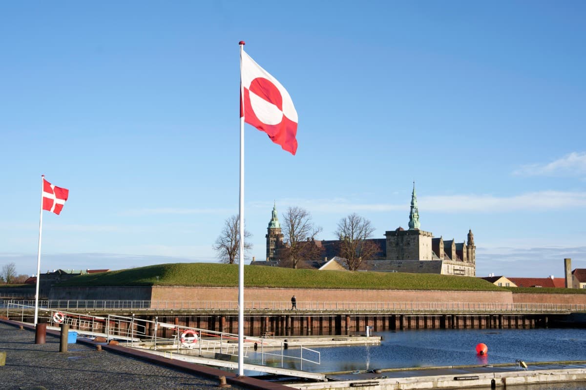 Picture shows Greenlandic flag hoisted in Elsinore