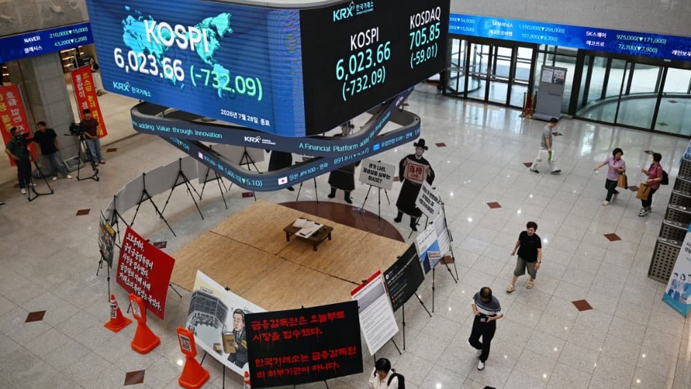 Crude jumps on fresh Mideast flare-up, tech rout deepens