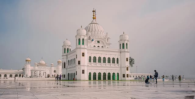 Pakistan issues visas for Indian Sikh pilgrims amid corridor closure