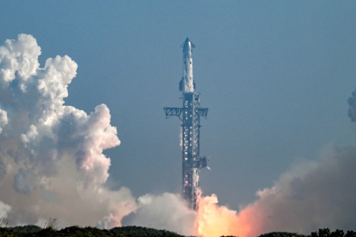 SpaceX's enormous Starship splashes down after test flight