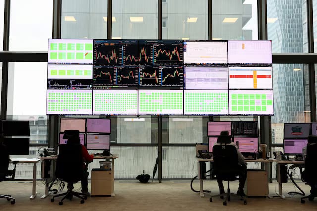 Paris stocks drop as French PM resigns, Tokyo soars