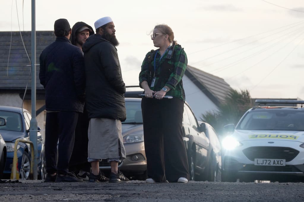 UK prime minister condemns suspected arson at mosque in England