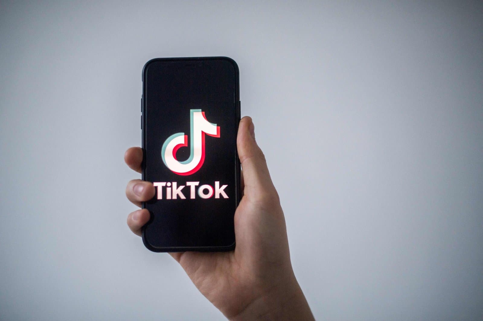 TikTok settles in landmark social media addiction case