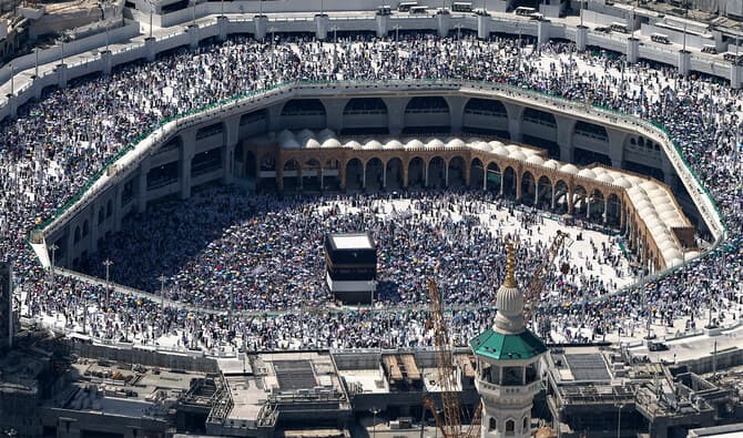 Pakistan Hajj operation accelerates as thousands of pilgrims arrive in Saudi Arabia