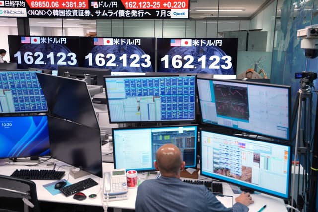 Electronic boards display the foreign exchange rate of the Japanese yen against the US dollar at a foreign exchange brokerage in Tokyo on June 30, 2026. (Photo: AFP)
