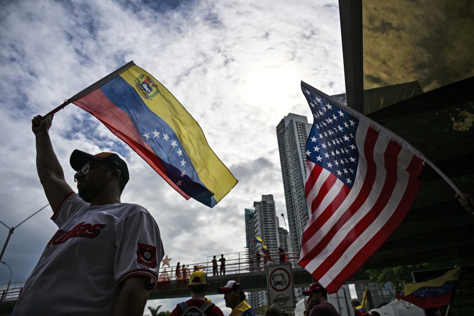 First US-Venezuela direct flight in seven years leaves Miami