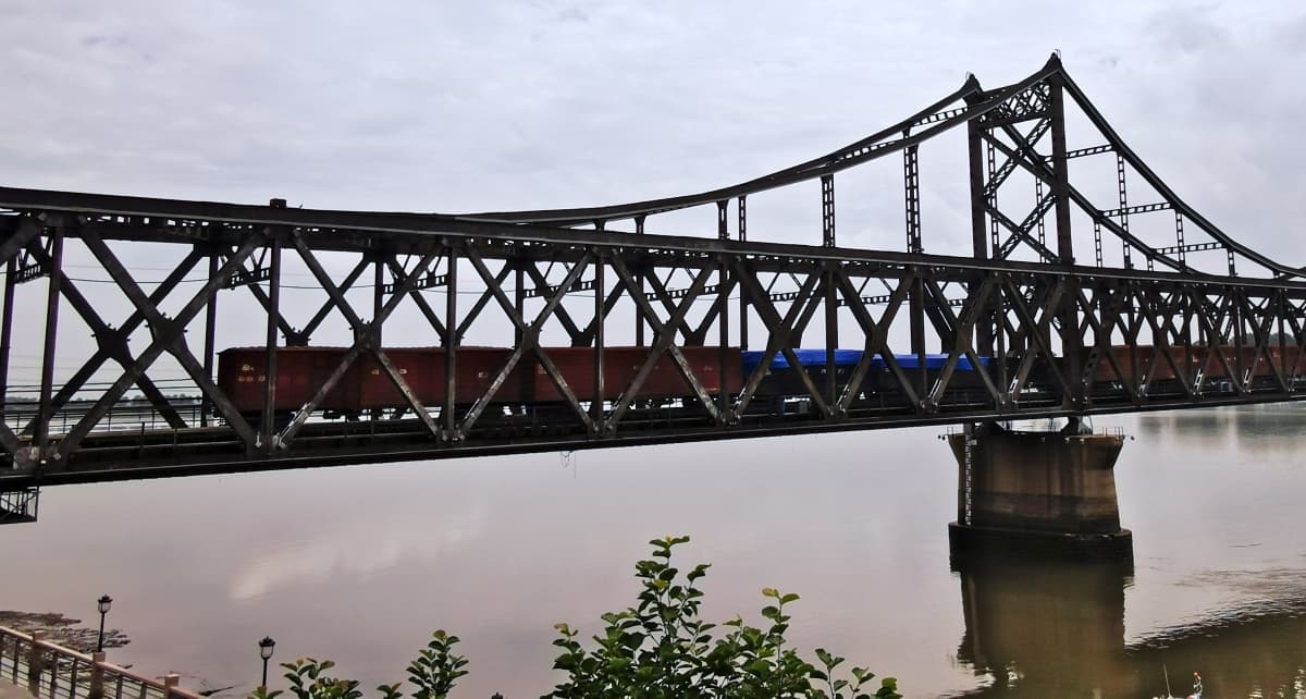 A cargo train crossing the DPRK-China Friendship bridge from Dandong to Sinuiju in July 2020. (NK News)