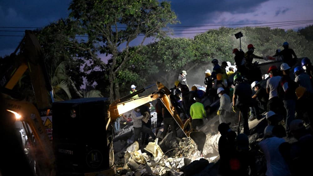 Colombians dig through rubble as quake death toll surpasses 240