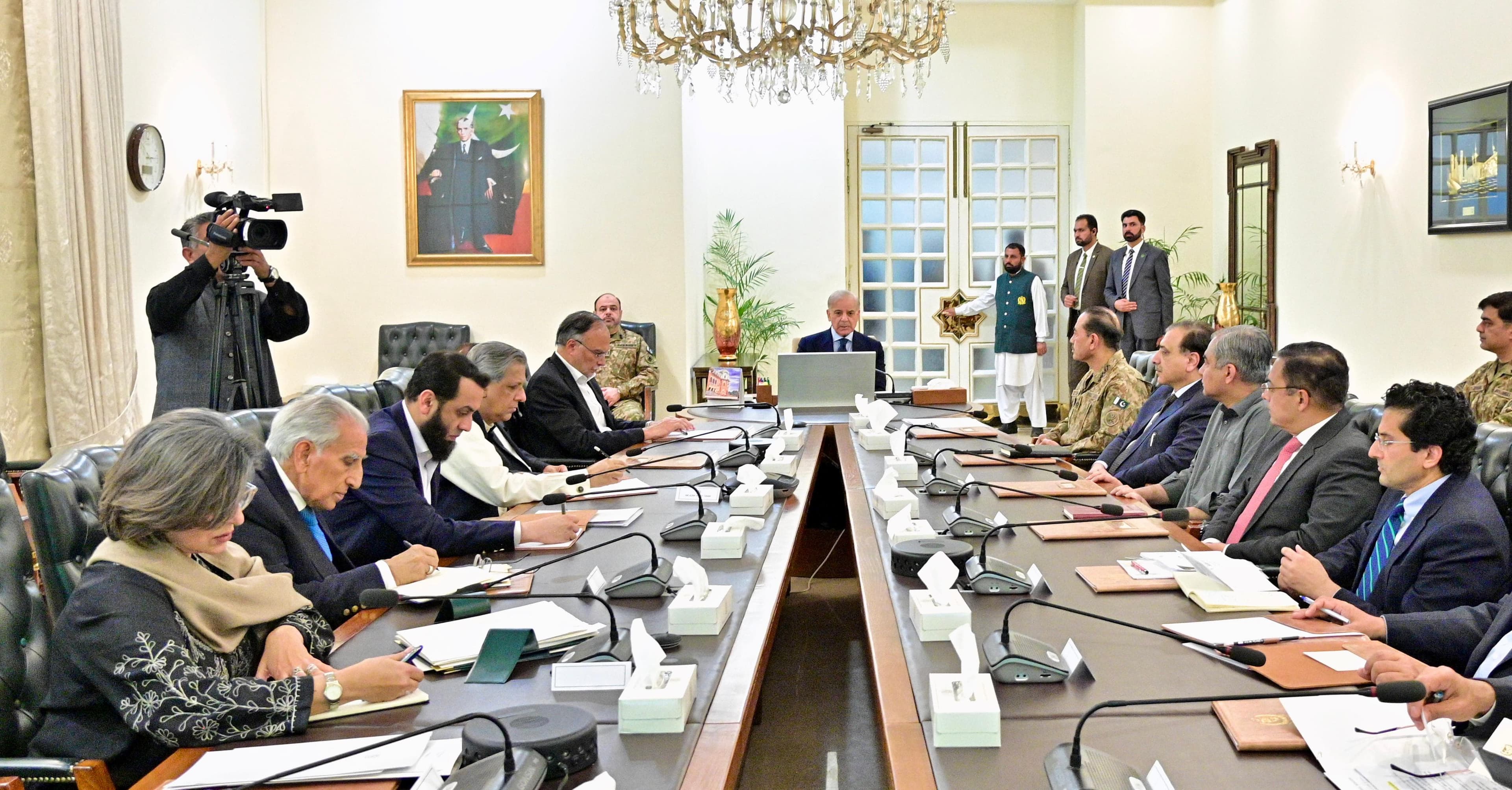 Pakistan PM reviews regional crisis, Iran evacuation as diplomacy intensifies