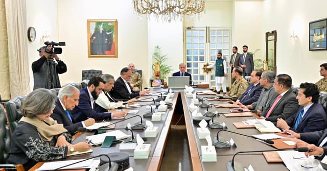 Pakistan PM reviews regional crisis, Iran evacuation as diplomacy intensifies