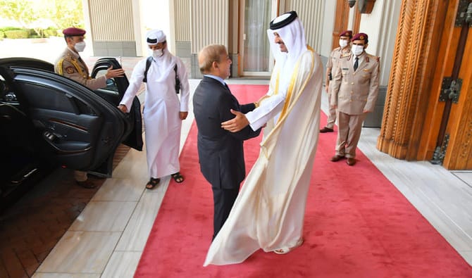Pakistani Prime Minister Shehbaz Sharif received by Qatar’s Emir Sheikh Tamim bin Hamad Al-Thani at Dewan-e-Ameeri in Doha, Qatar on Aug 24, 2022. (File photo: PID)