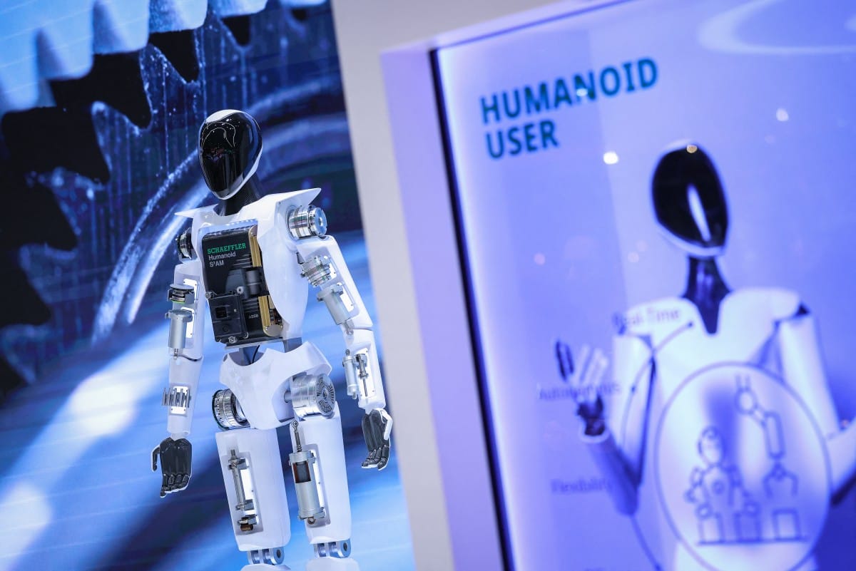 AI-powered robots offer new hope to German factories