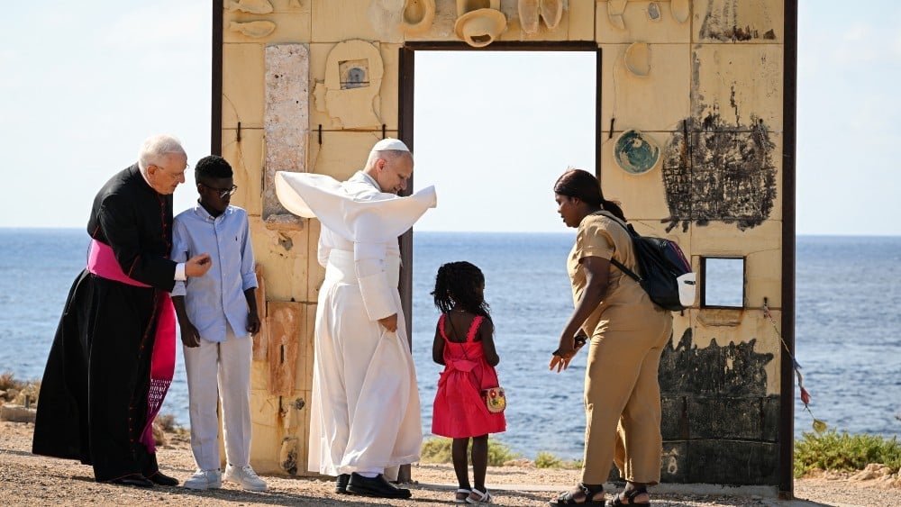 Pope urges Europe to protect migrants in visit to island frontier