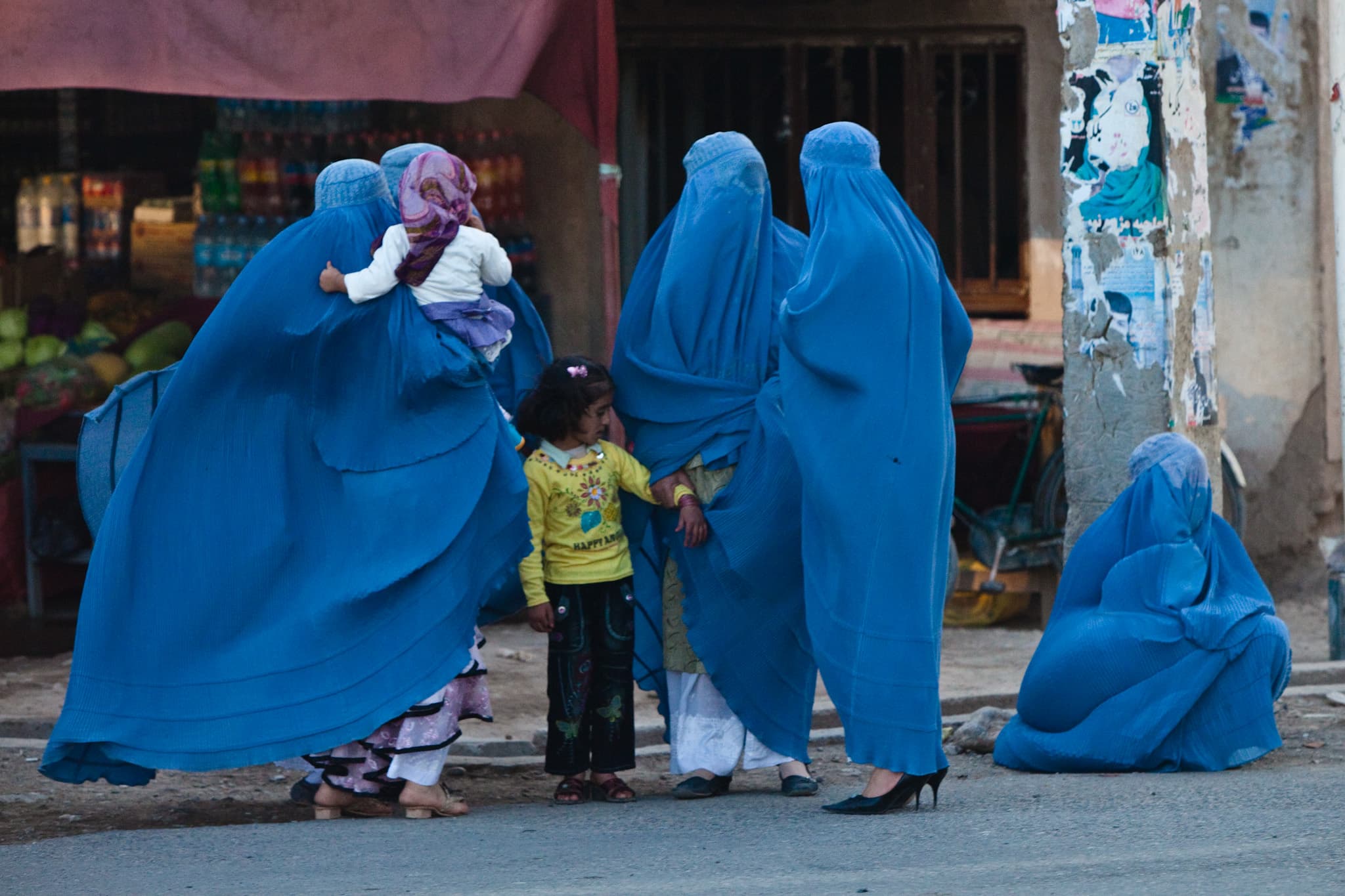 Women in Burqas in Herat, Afghanistan (Photo: Wikimedia Commons)