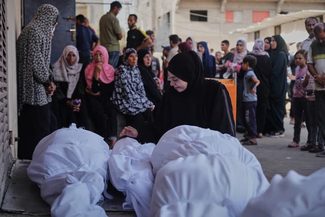 Israeli strike kills 11 Palestinians: Gaza civil defence