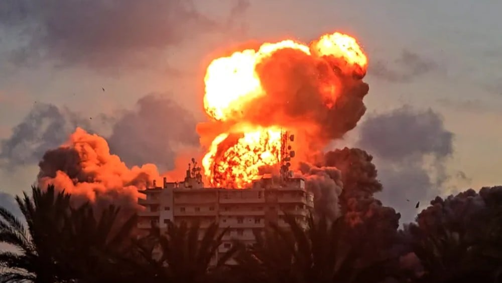 US launches fresh strikes on Iranian military targets