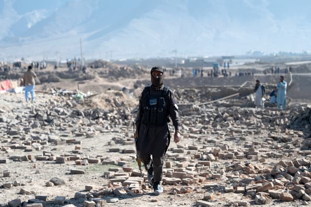 Pakistan conducts airstrikes targeting Taliban’s military positions in Afghanistan: Security sources