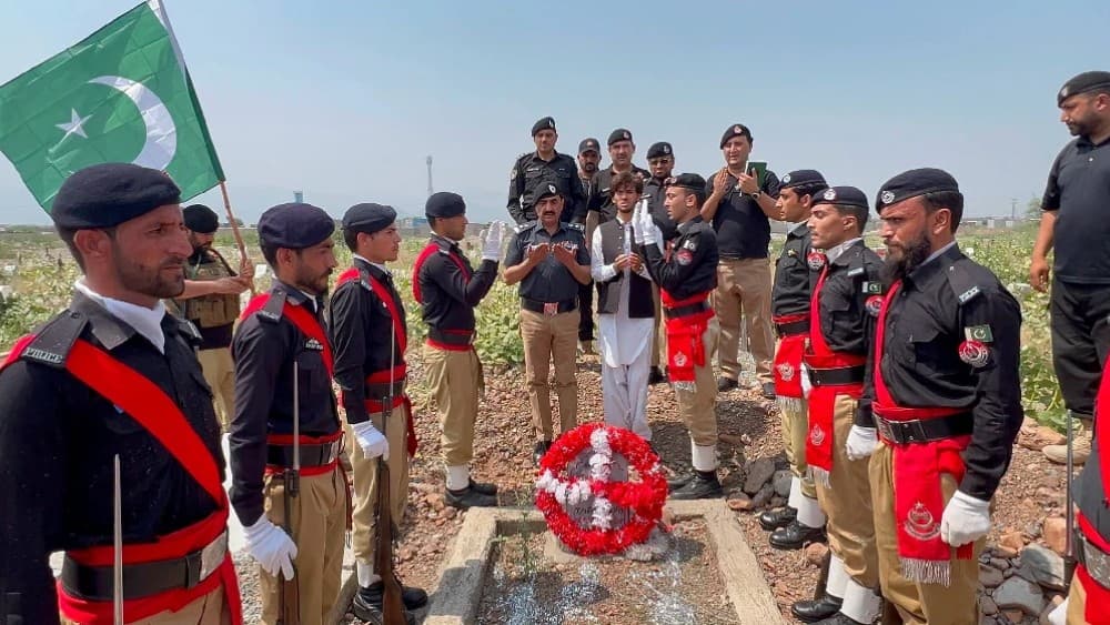 President, PM pay tribute to police martyrs, vow to strengthen law enforcement