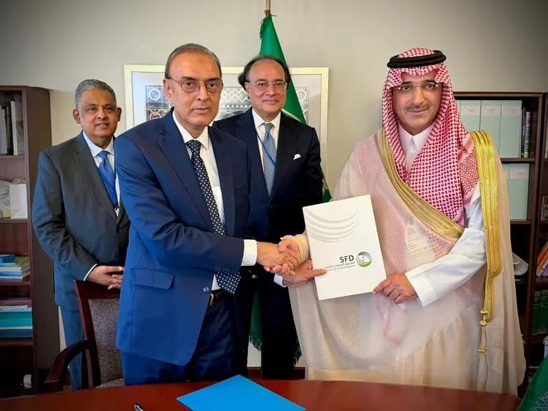 Minister for Finance and Revenue Muhammad Aurangzeb witnesses the signing of an agreement in Washington extending a $3 billion deposit between the Saudi Fund for Development and the State Bank of Pakistan on April 17, 2026. (Ministry of Finance/X)