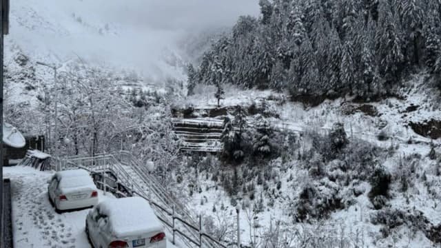 Kaghan Valley receives heavy snowfall on Friday, January 23, 2026. (Photo: Maryam Shah/Pakistan TV Digital)
