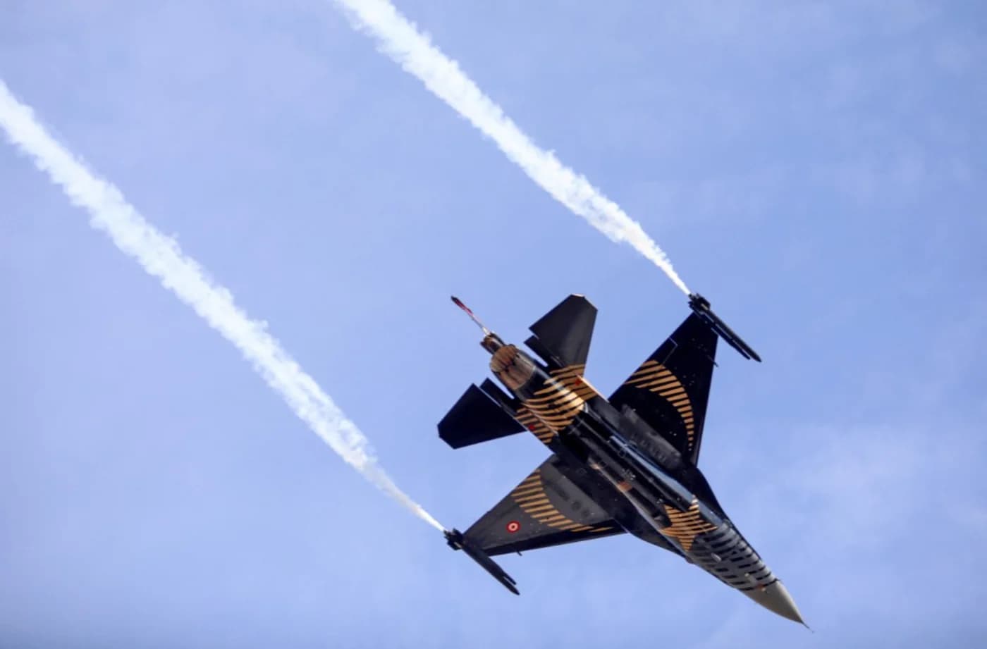 Turkish F-16 crashes after pilot ejects safely