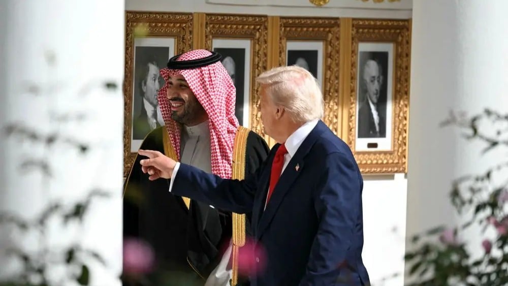 US President Donald Trump and Crown Prince and Prime Minister of the Kingdom of Saudi Arabia Mohammed bin Salman walk down the Colonnade on the way to the Oval Office of the White House in Washington, DC on November 18, 2025. (File photo: AFP)