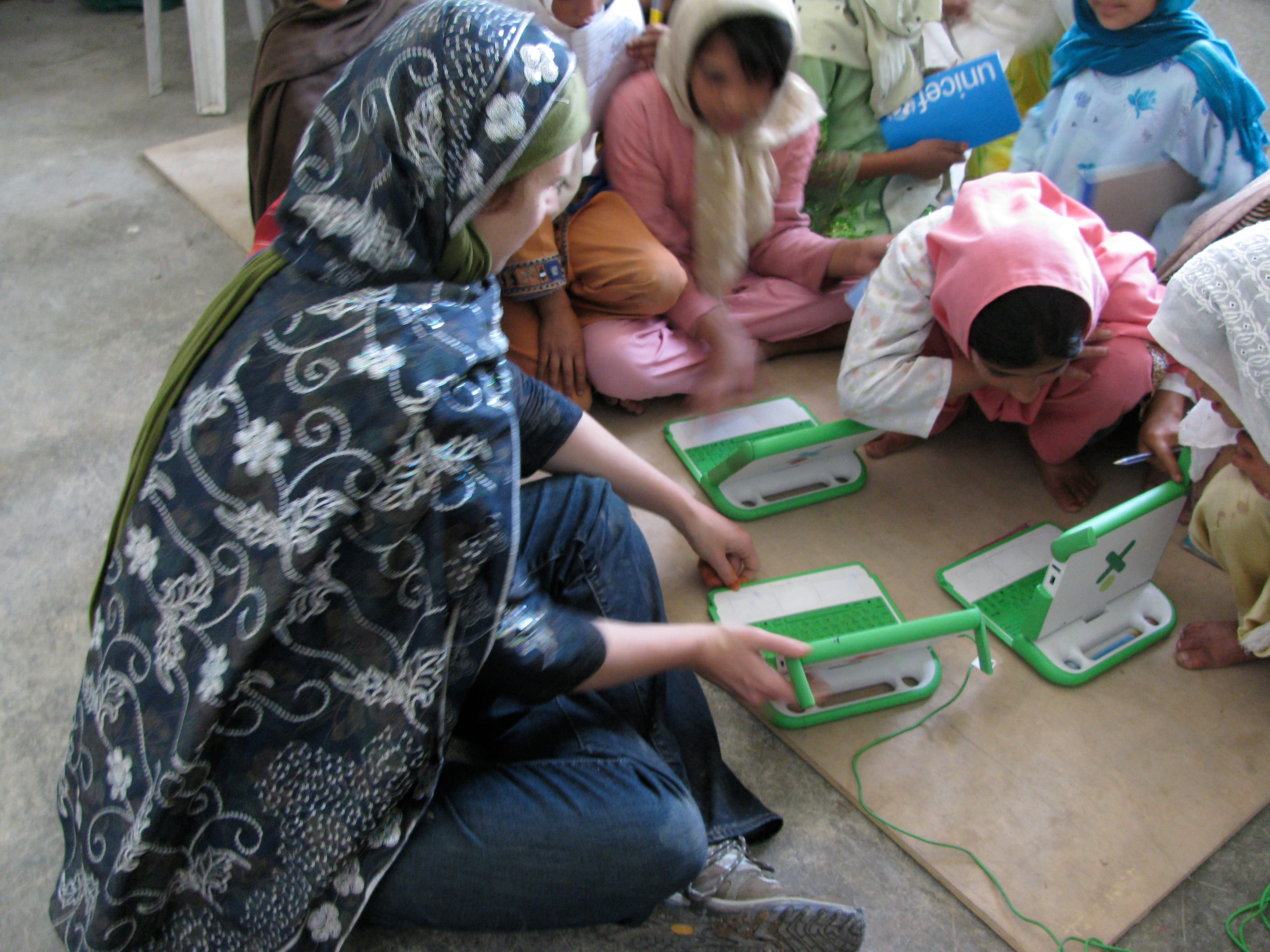Computer classes in Afghanistan (Photo: Wikimedia commons)
