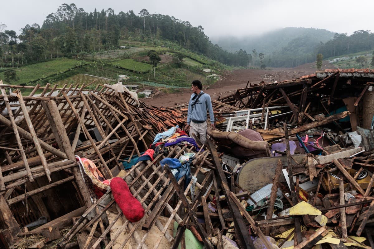 Indonesia landslide death toll rises to 44