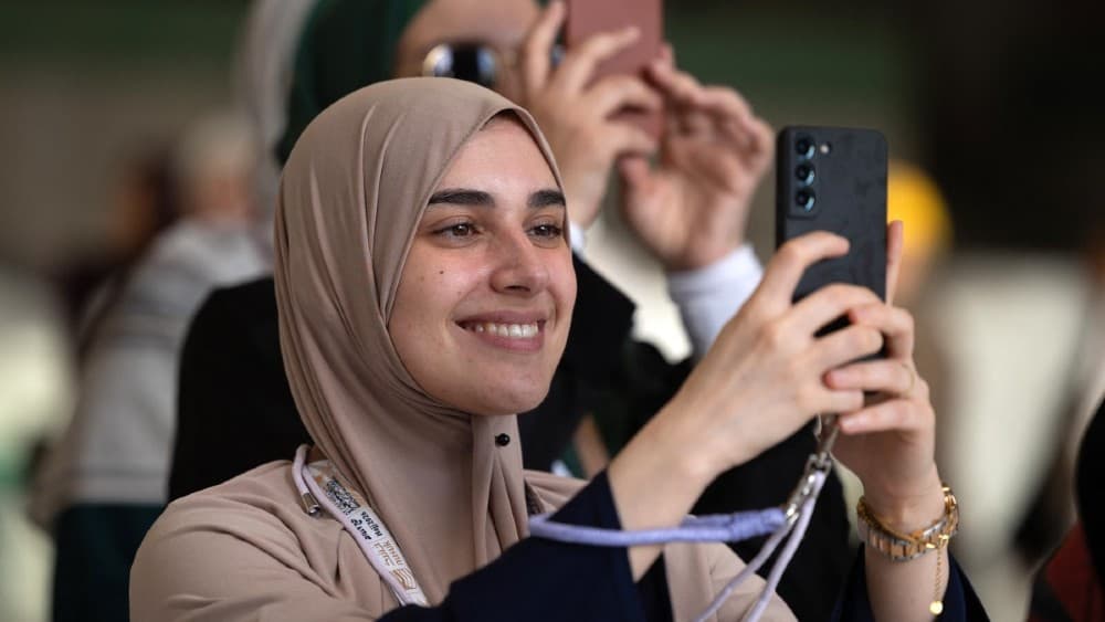 Pilgrims from the West flock to hajj despite Mideast war