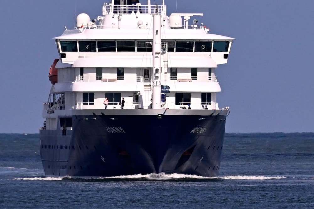 Hantavirus-hit cruise ship to dock in Rotterdam at voyage end