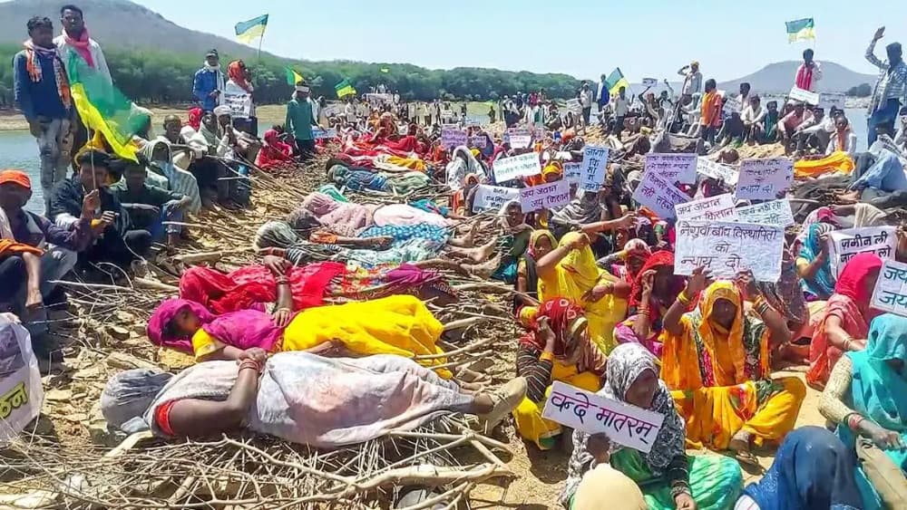 Tribal villagers stage a mock funeral pyre demonstration during the Chita Andolan protest against the Ken-Betwa Link Project in Madhya Pradesh. (Frontline/The Hindu Group)