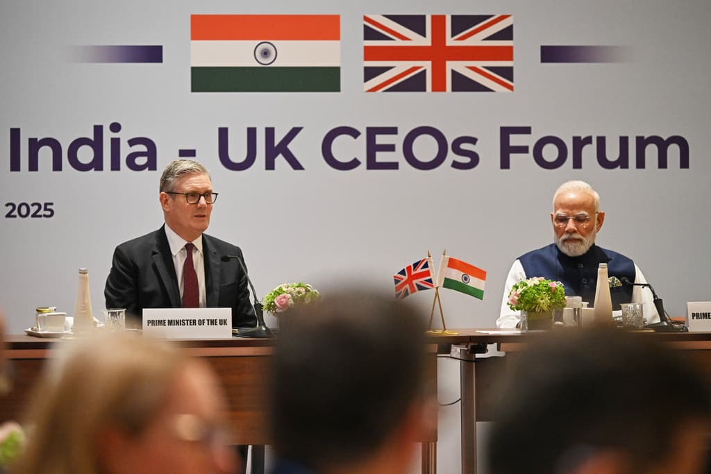 British Prime Minister Keir Starmer, left and and Indian Prime Minister Narendra Modi attend the India-UK CEO Forum at Jio World Convention Centre in Mumbai, India, Thursday, Oct. 9, 2025. (Leon Neal/Pool Photo via AP)